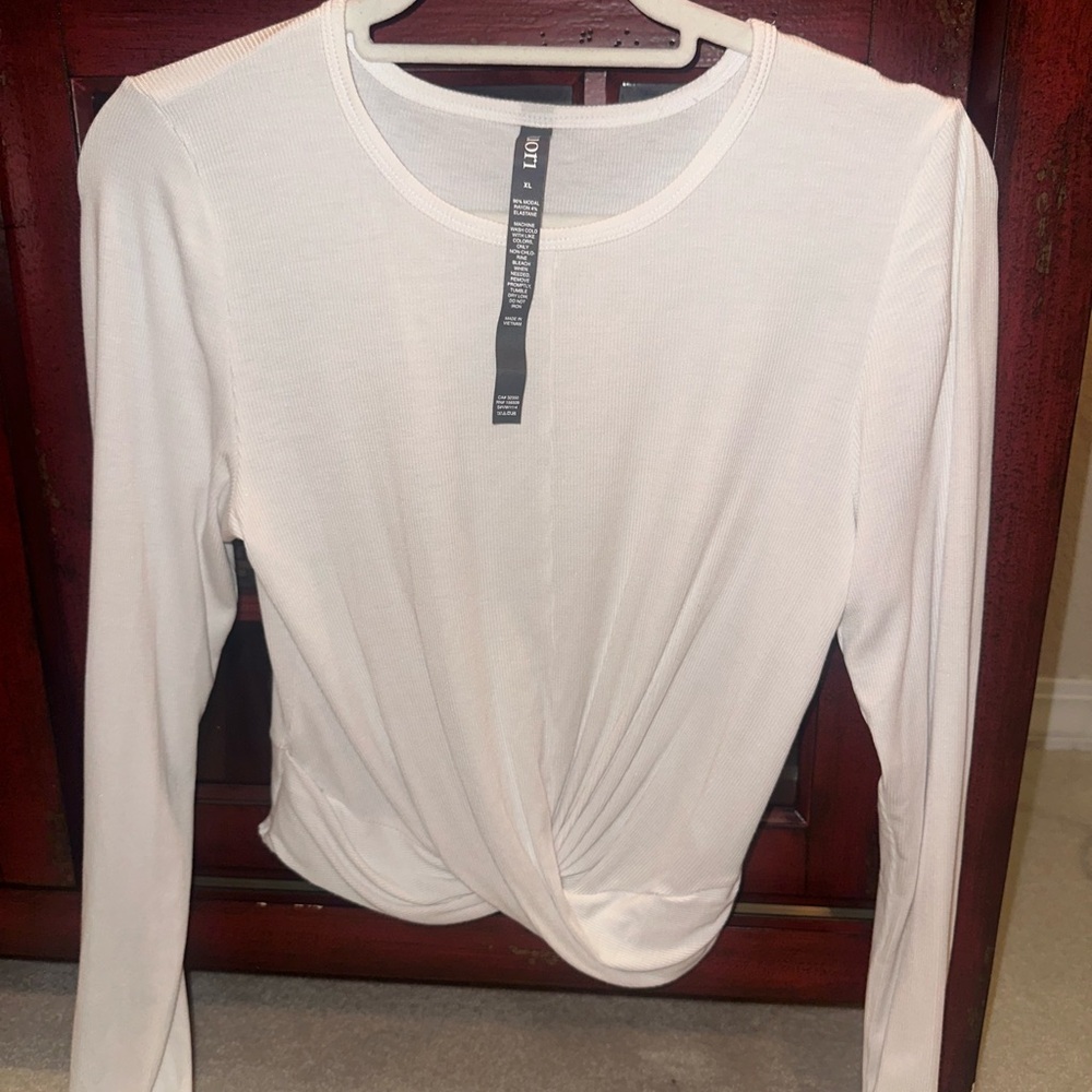 Vuori White Twist Front Top